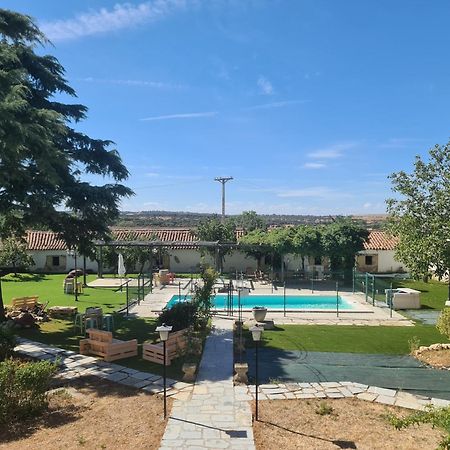 Casa Rural Palacio Conde De Aldana Con Piscina Entre Encinares Y Dehesas Terradillos Exterior foto