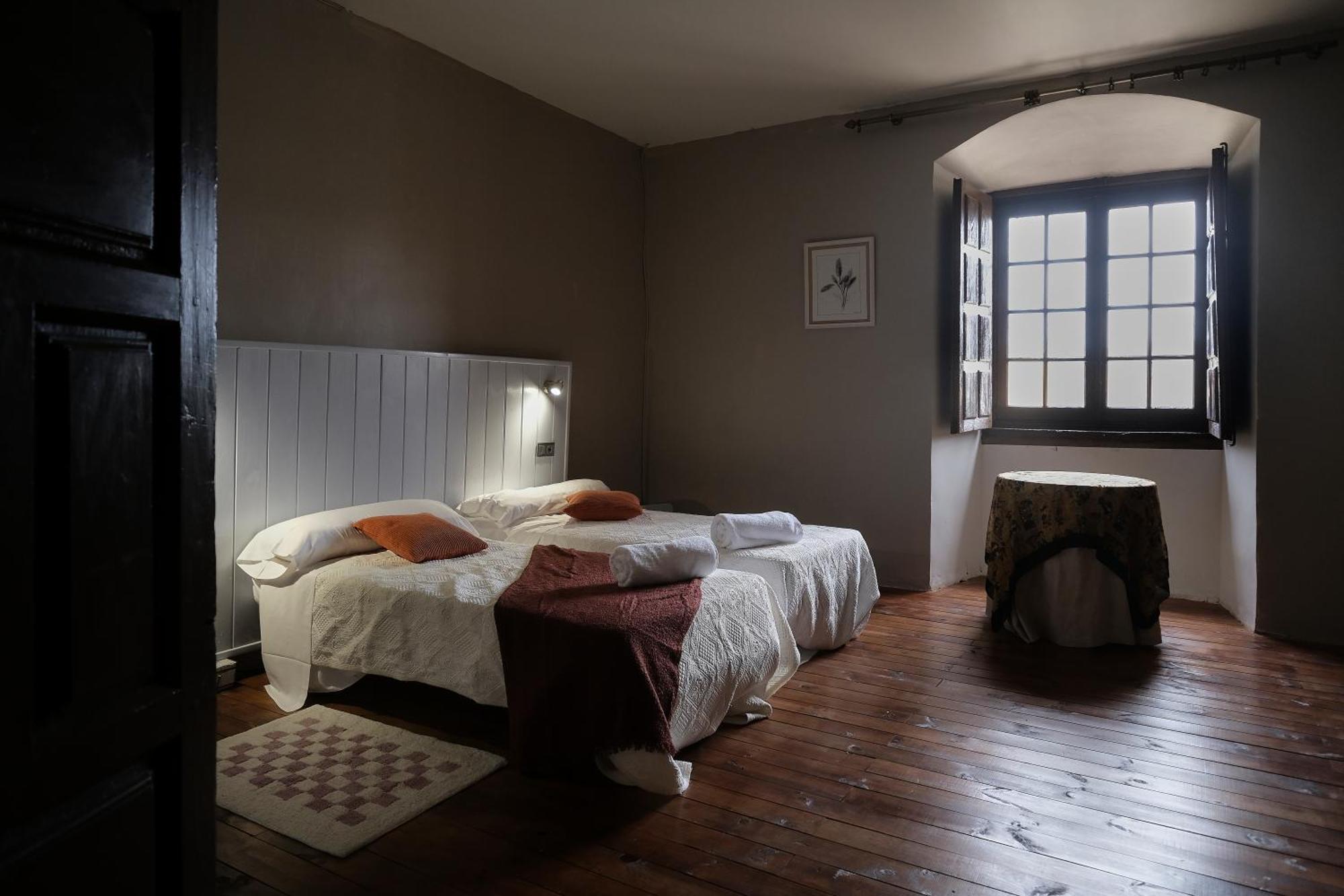 Casa Rural Palacio Conde De Aldana Con Piscina Entre Encinares Y Dehesas Terradillos Exterior foto