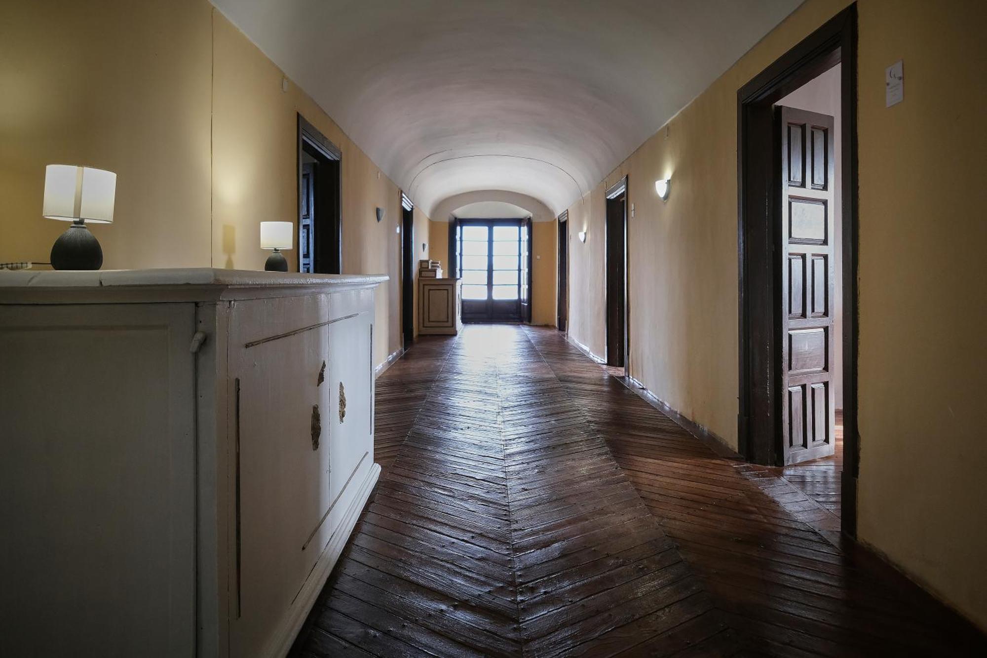 Casa Rural Palacio Conde De Aldana Con Piscina Entre Encinares Y Dehesas Terradillos Exterior foto