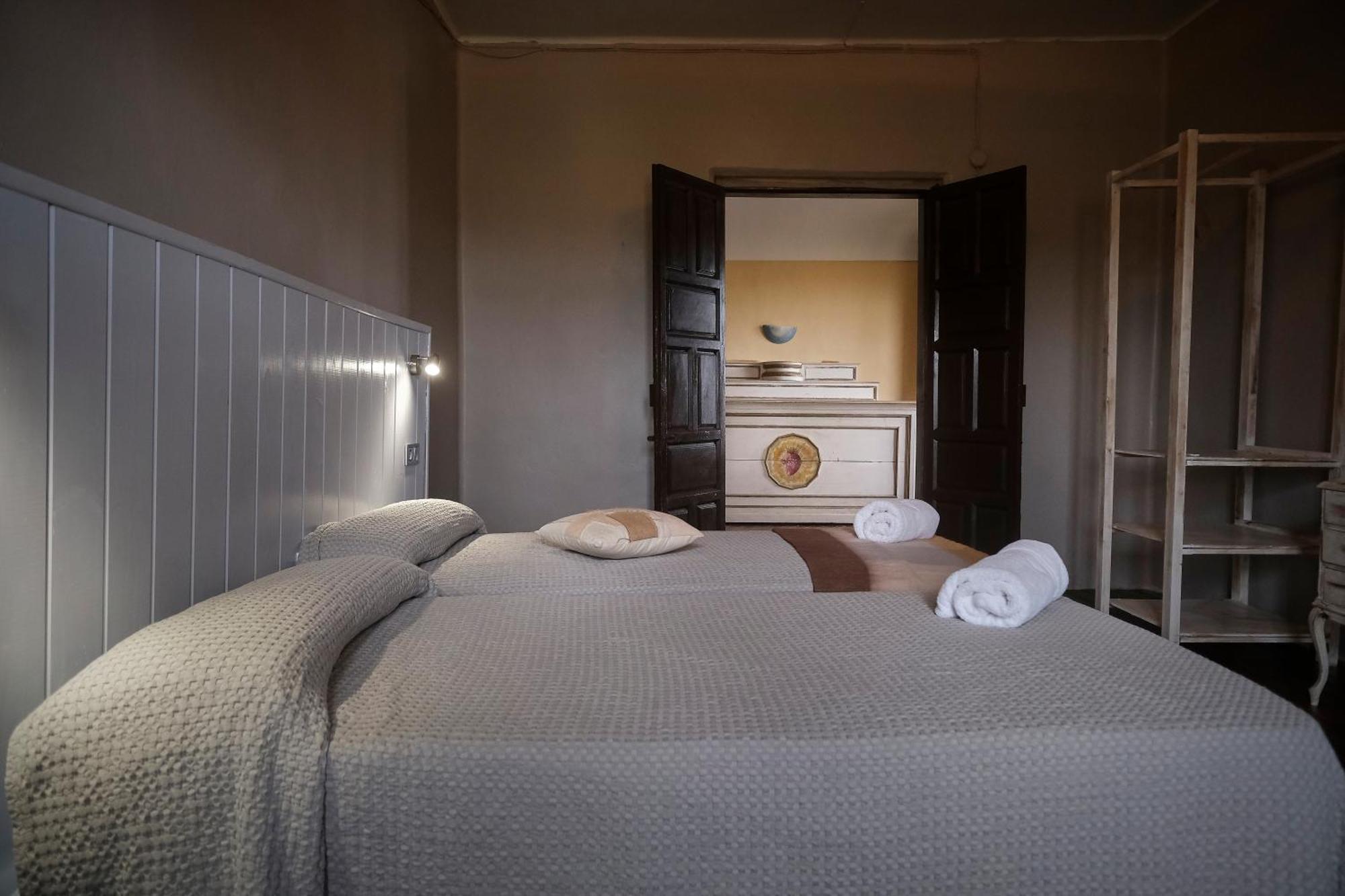 Casa Rural Palacio Conde De Aldana Con Piscina Entre Encinares Y Dehesas Terradillos Exterior foto
