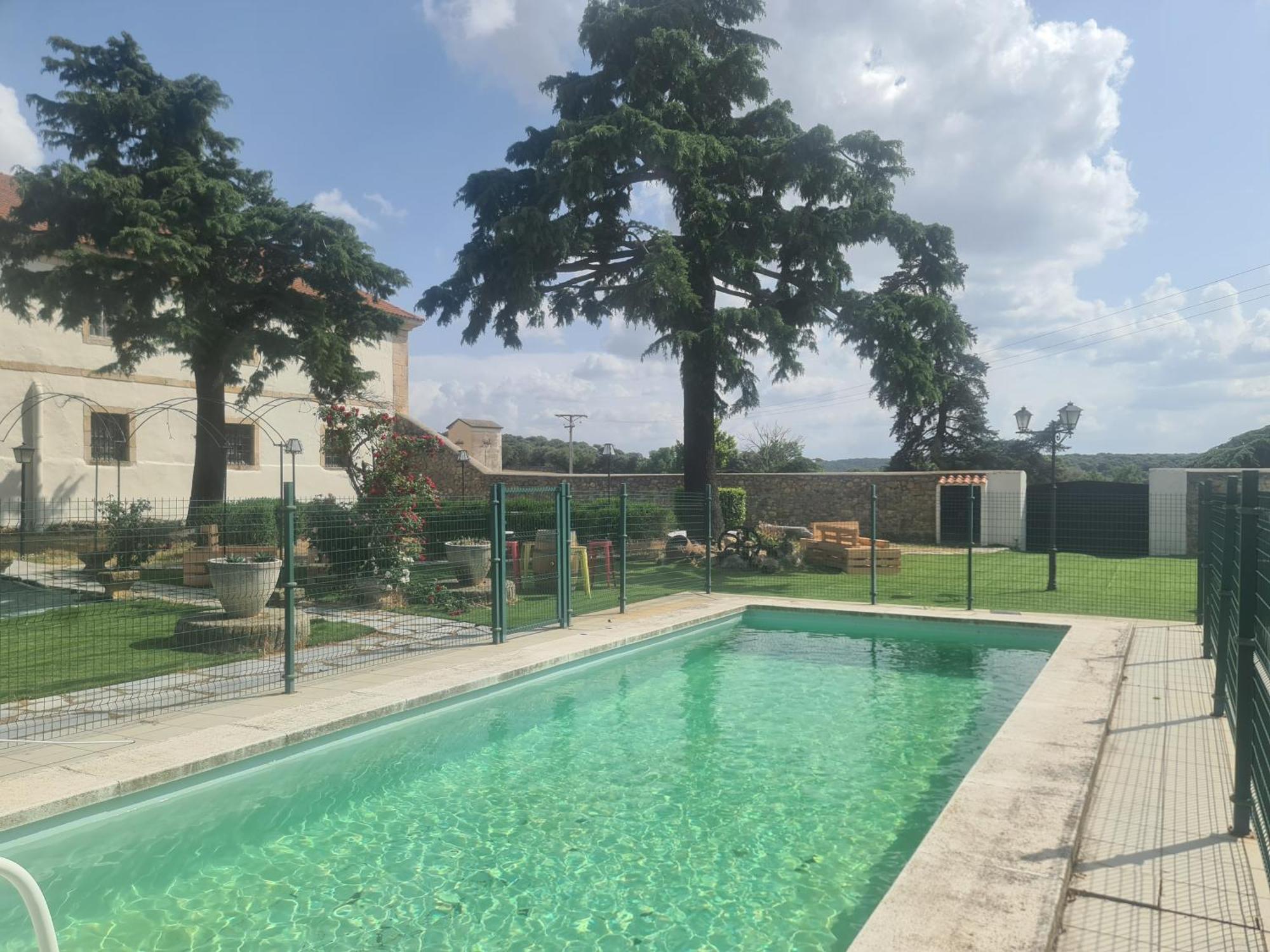Casa Rural Palacio Conde De Aldana Con Piscina Entre Encinares Y Dehesas Terradillos Exterior foto