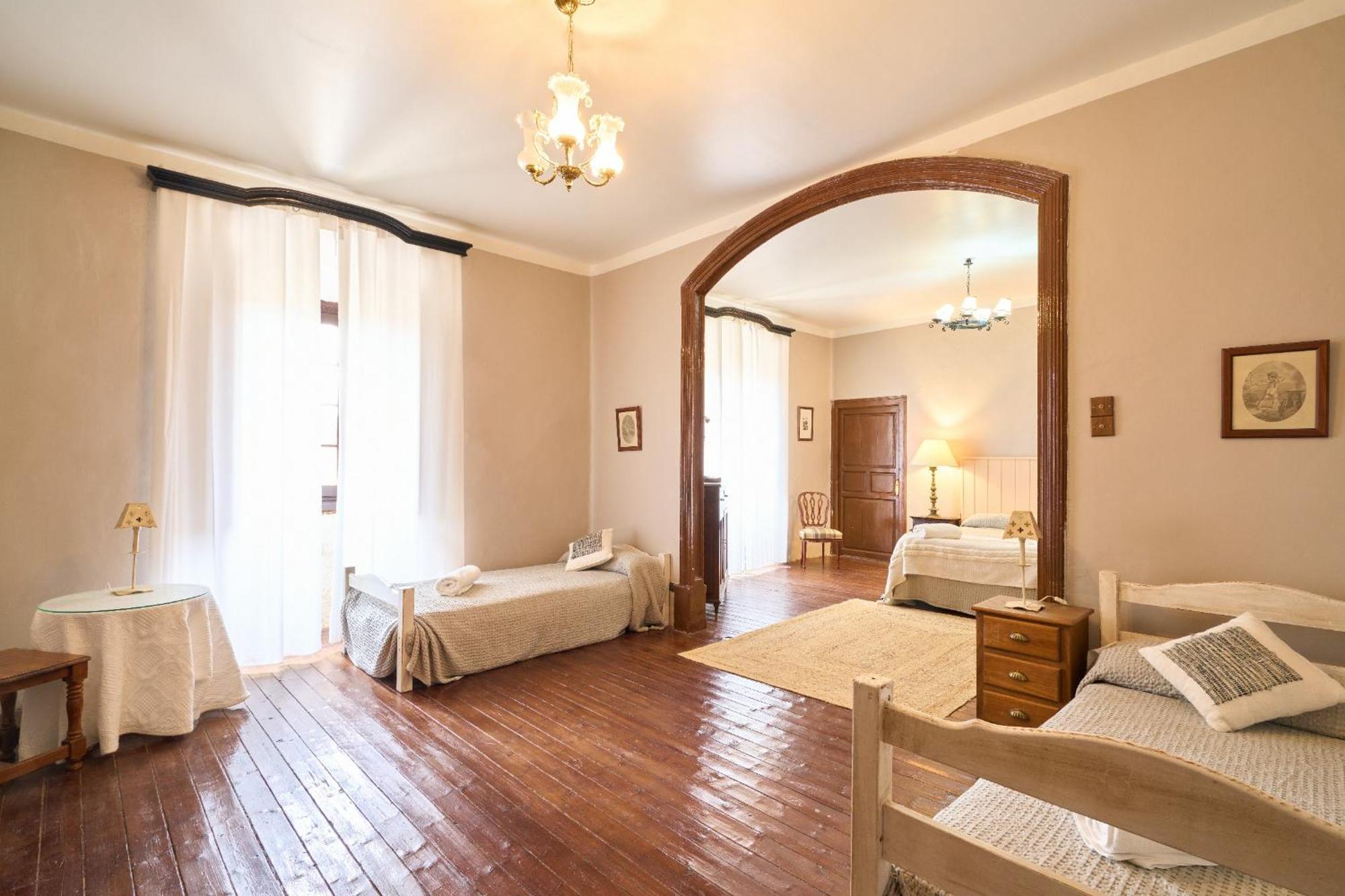 Casa Rural Palacio Conde De Aldana Con Piscina Entre Encinares Y Dehesas Terradillos Exterior foto